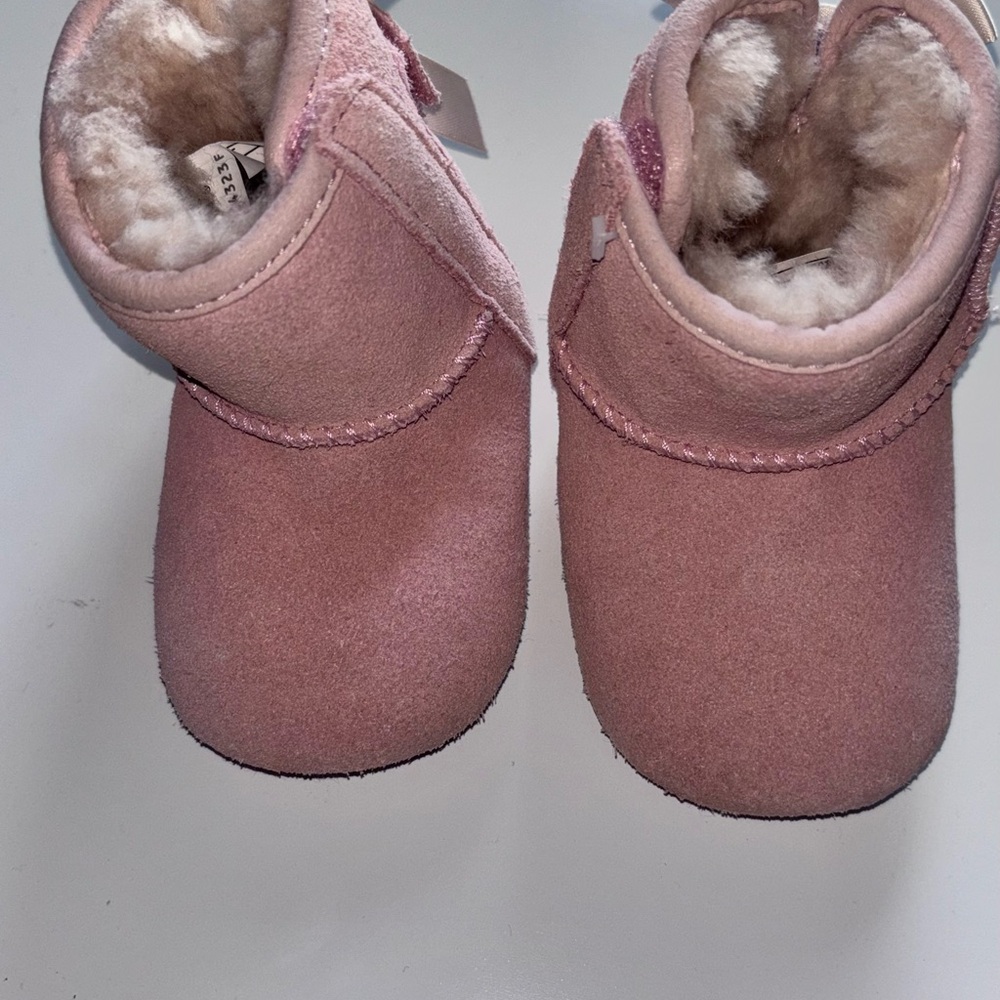 UGG BOOTS - Picture 4 of 14